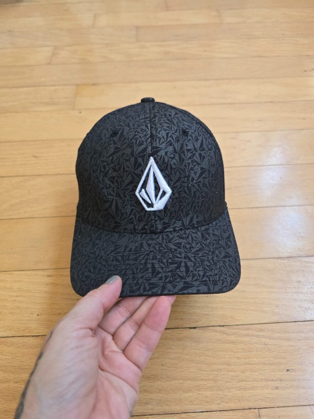 Volcom Stone Print All-Over Geometric Grey Stretch Fit Baseball Cap Men's S/M